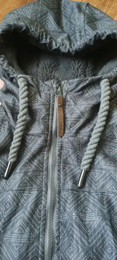 Parca gris con capucha - miniatura 4