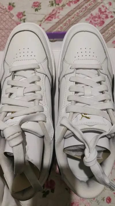 Zapatillas blancas deportivas - miniatura 1