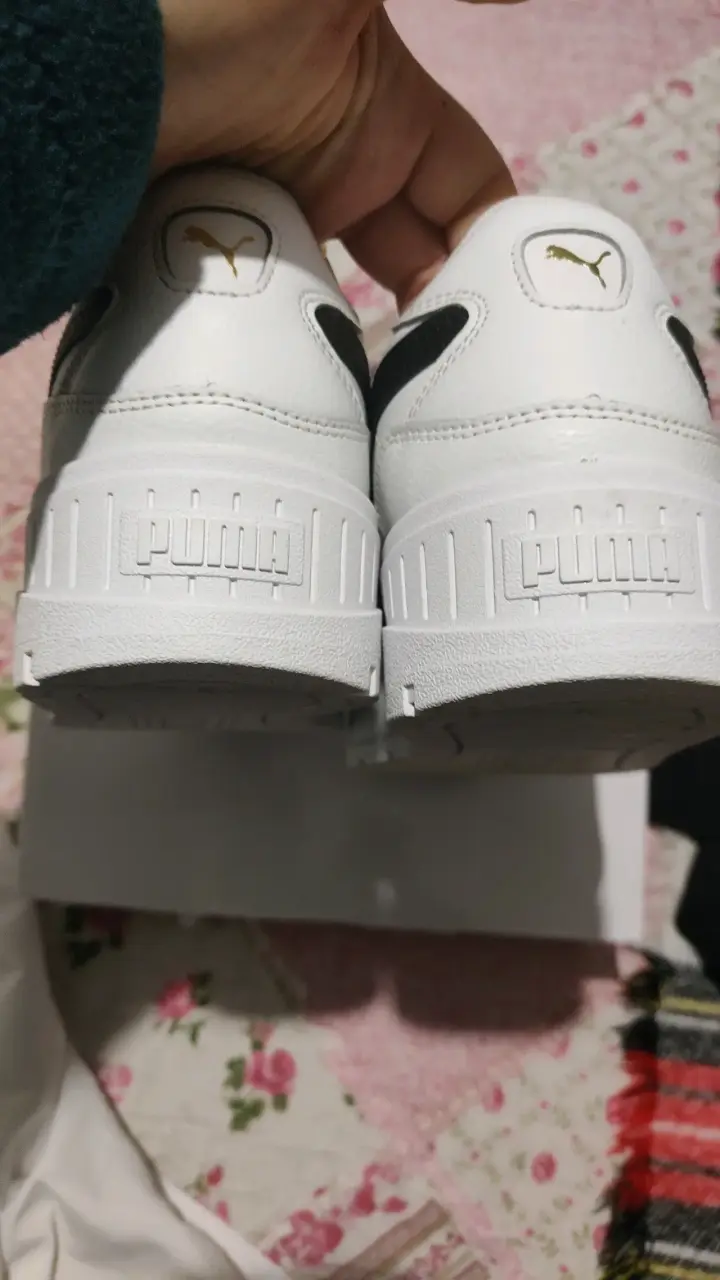 Zapatillas blancas deportivas - 2