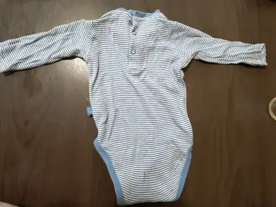 Body para bebé rayado azul - miniatura 2