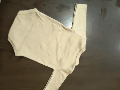 Body para bebé color beige - miniatura 2