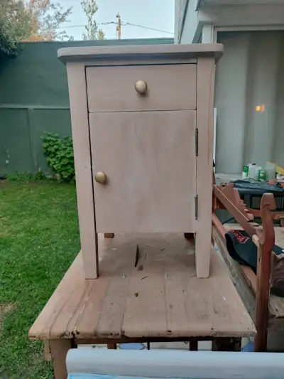 Velador de madera maciza con cajón y puerta - miniatura 2