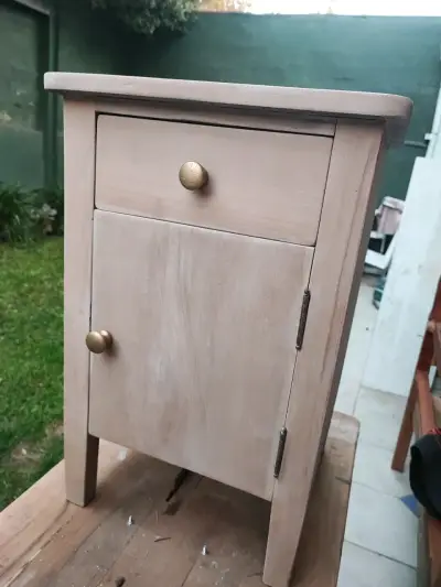 Velador de madera maciza con cajón y puerta - miniatura 4