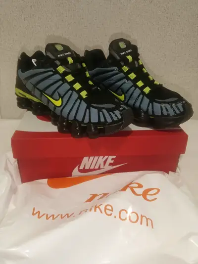 Zapatillas Nike Shox negras y azules - miniatura 1