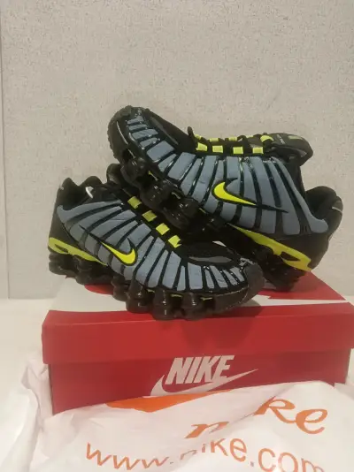 Zapatillas Nike Shox negras y azules - miniatura 2