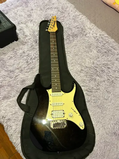 Guitarra eléctrica Ibanez - miniatura 1