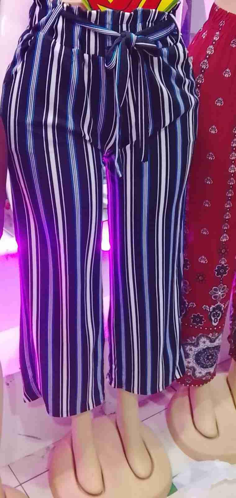 Pantalones anchos a rayas