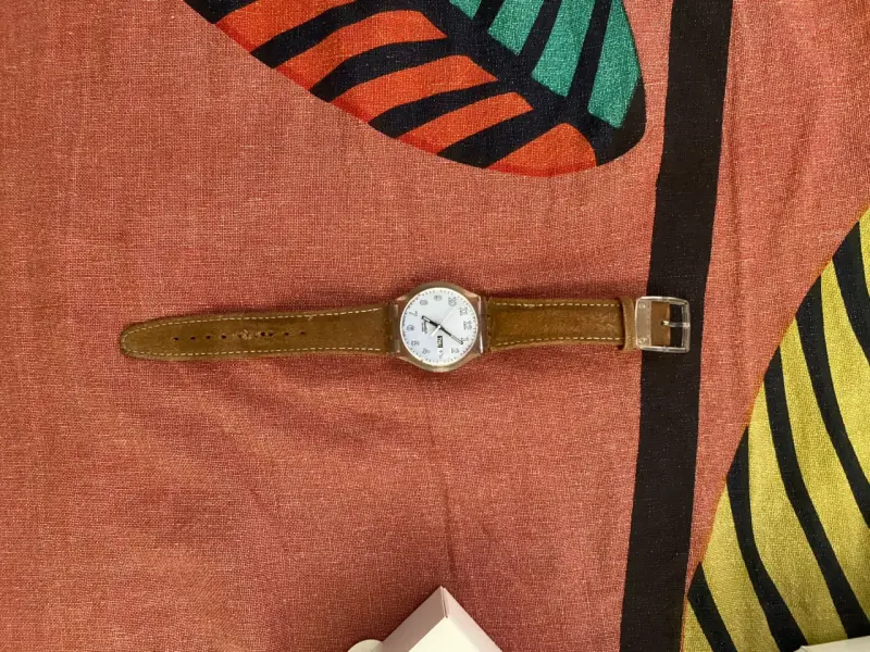 Reloj Swatch de pulsera clásico marrón - 1