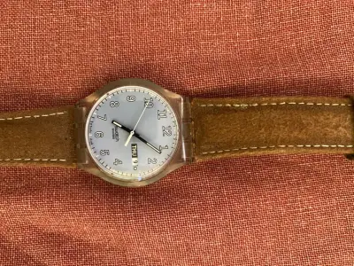 Reloj Swatch de pulsera clásico marrón - miniatura 2