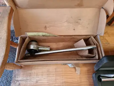 Llave de trinquete metálica - miniatura 1