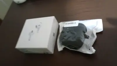 Auriculares inalámbricos AirPods 4 generación - miniatura 1