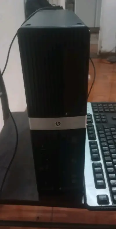 Torre de PC negra - miniatura 1