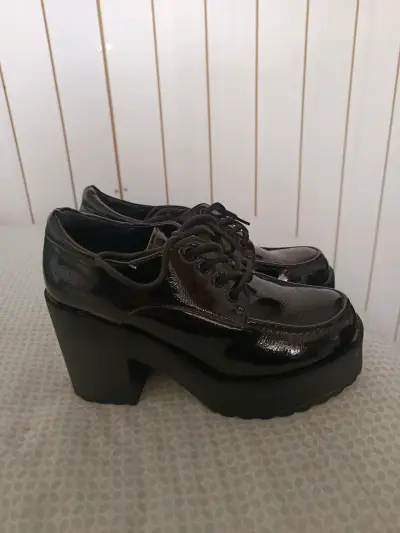 Zapatos negros de charol con plataforma - miniatura 1