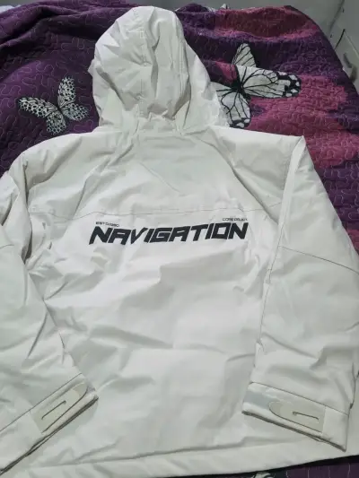 Chaqueta blanca con capucha - miniatura 1