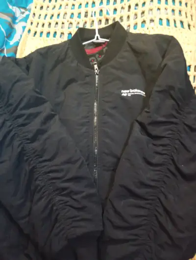 Chaqueta negra New Balance - miniatura 1