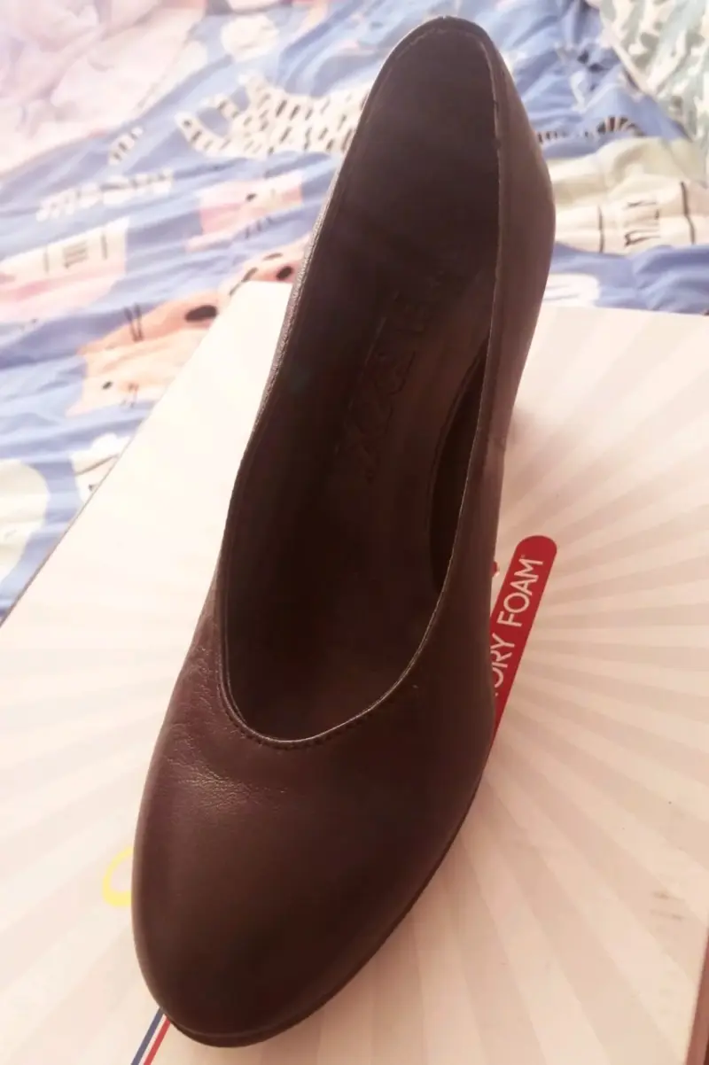 Zapato de tacón negro clásico - 2