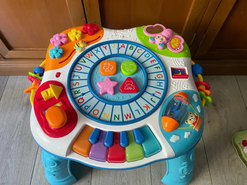 Mesa de actividades infantil - 1
