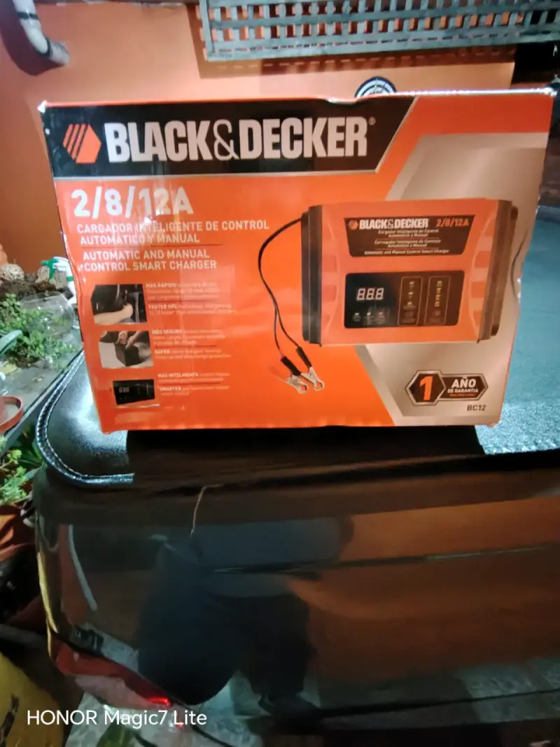 Cargador inteligente Black & Decker - 1