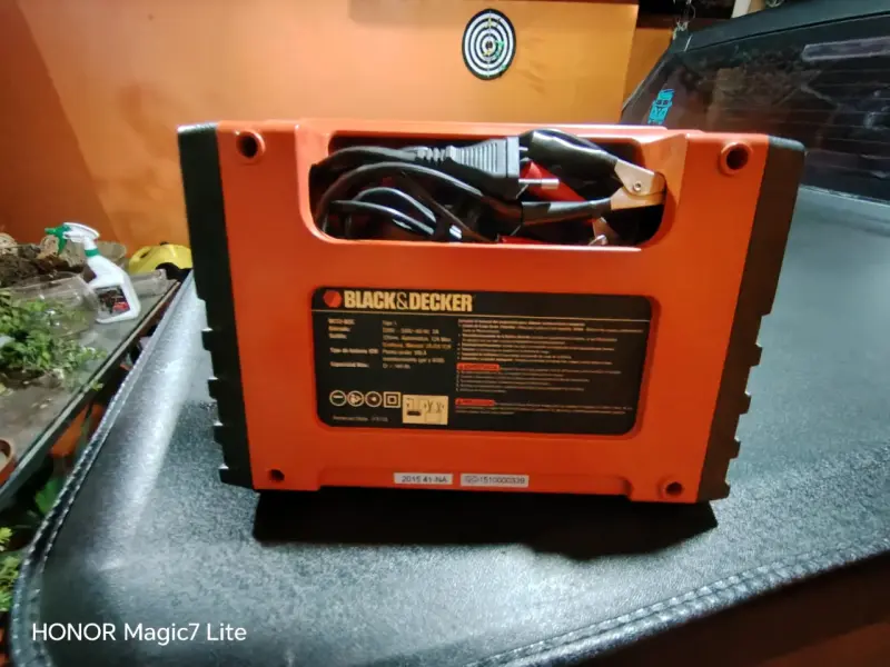 Cargador inteligente Black & Decker - 4
