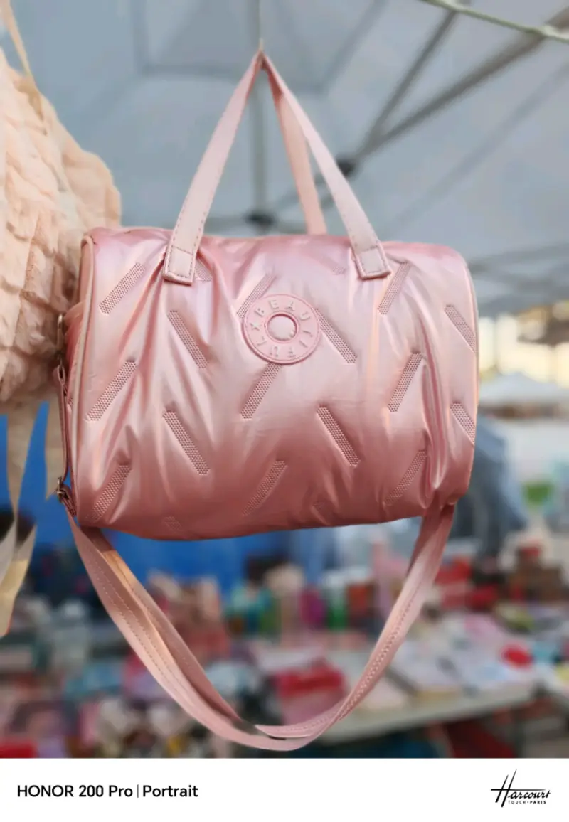 Bolso rosado con diseño elegante - 1