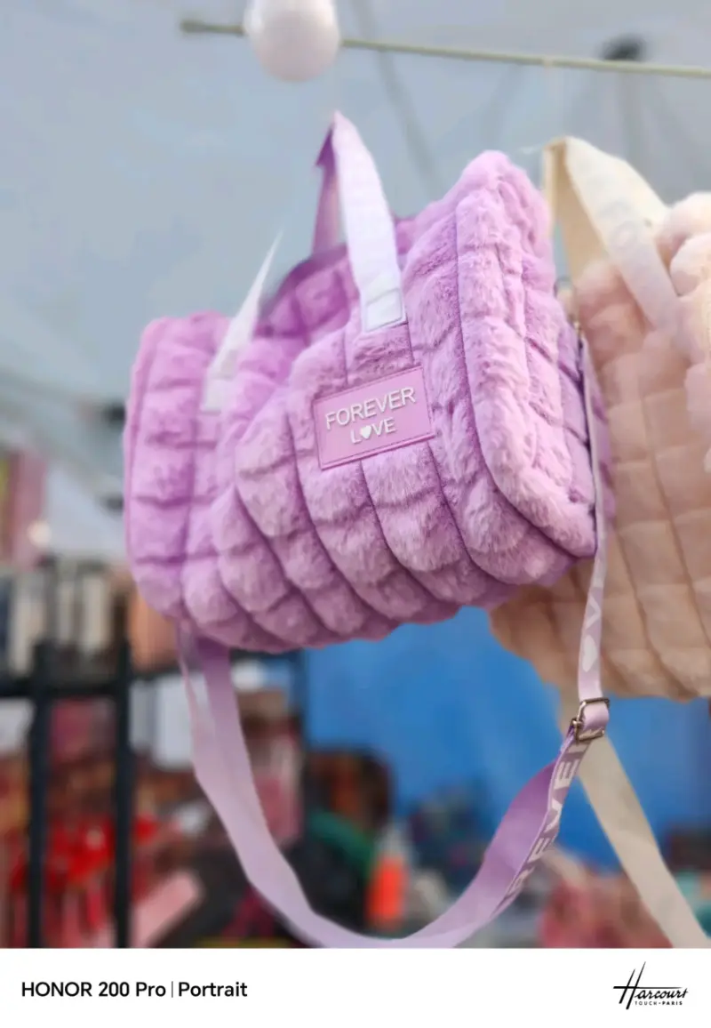 Bolso rosado con diseño elegante - 2