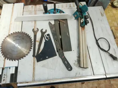 Sierra de mesa Makita MLT100 - miniatura 3
