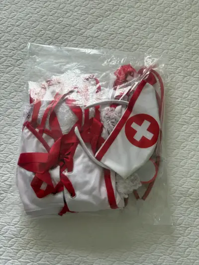 Disfraz enfermera sexy blanco y rojo - miniatura 2