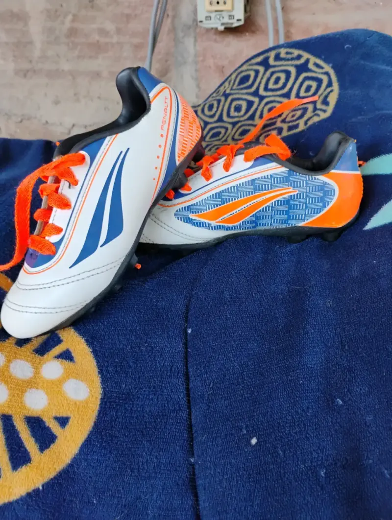 Botines de fútbol naranjas - 3