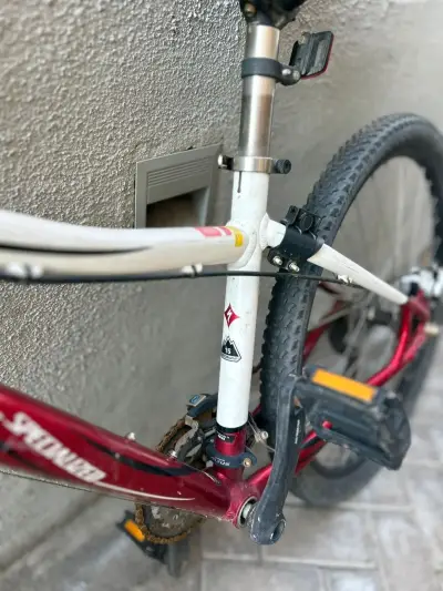Bicicleta montaña Specialized roja - miniatura 1