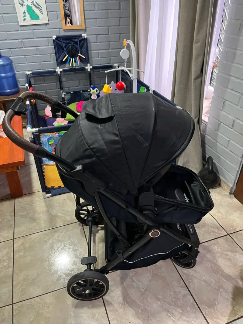Coche de bebé negro en buen estado - 2