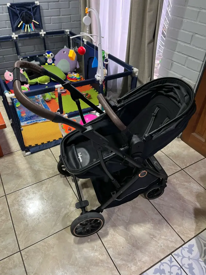 Coche de bebé negro en buen estado - 6