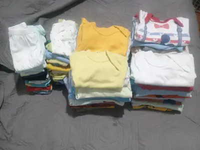 Ropa de bebé variada - miniatura 2