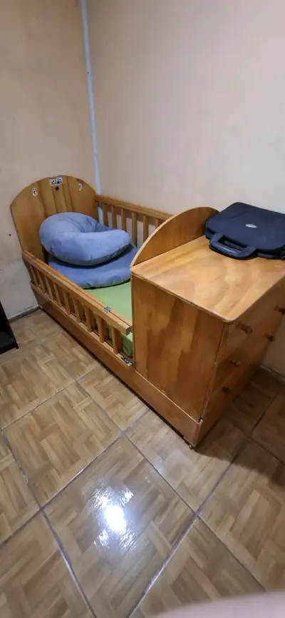 Cuna de madera con cajonera - miniatura 1