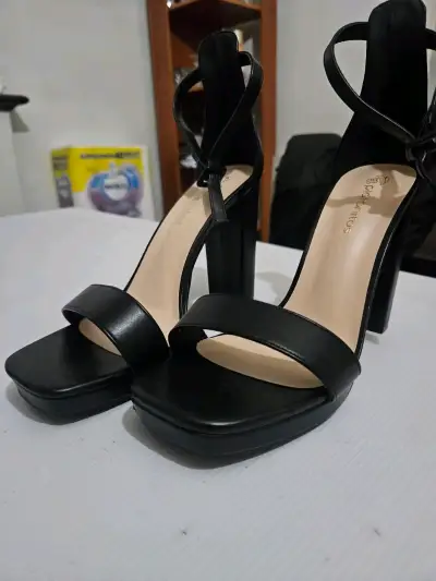 Zapatos de taco alto negros - miniatura 1