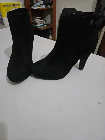 Botines negros de tacón alto - miniatura 1