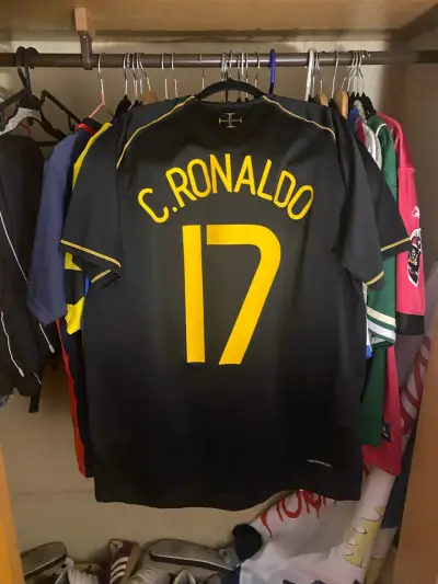 Camiseta deportiva C. Ronaldo negra - miniatura 1