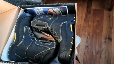 Botas de seguridad negras nuevas - miniatura 1