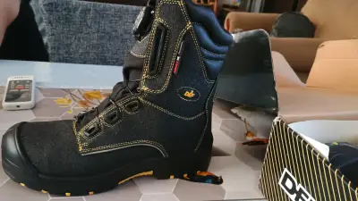 Botas de seguridad negras nuevas - miniatura 4