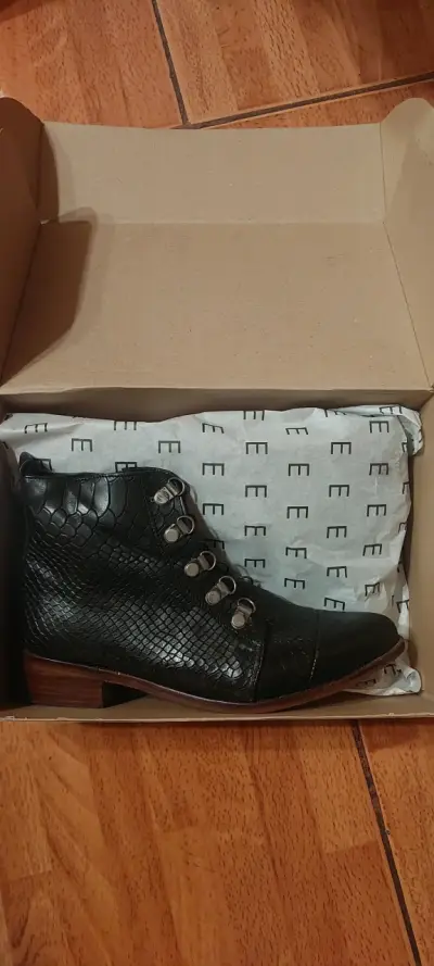 Botines negros de cuero - miniatura 1