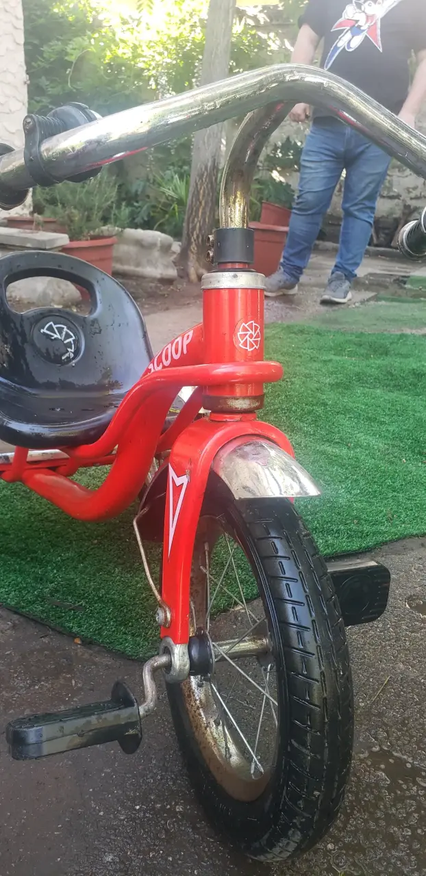 Triciclo rojo de niño - 2