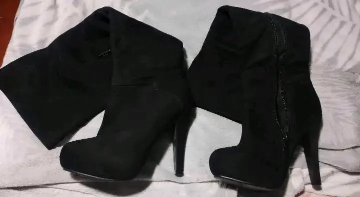 Botines negros de tacón alto - 1