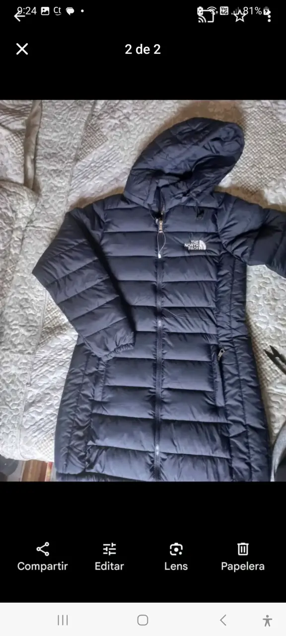 Parka  negra con capucha muy calentita - 1