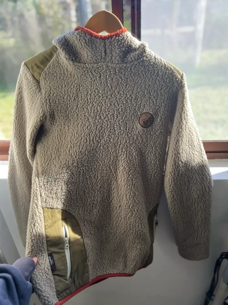 Polerón polar beige con capucha Haka Honu M - 1