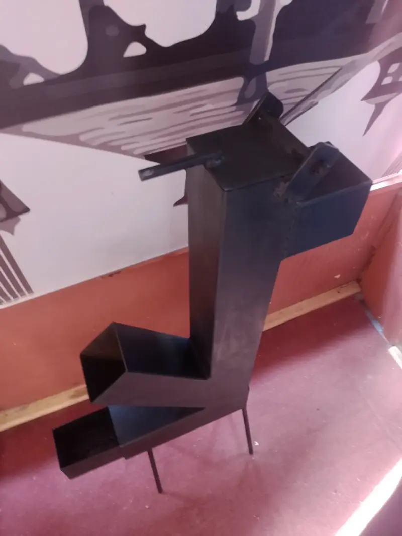 Chimenea metálica minimalista - 1