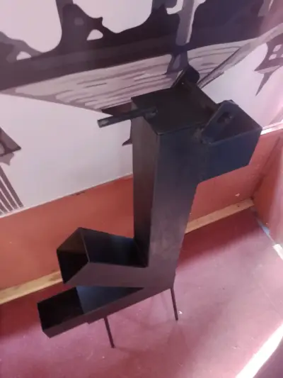 Chimenea metálica minimalista - miniatura 1