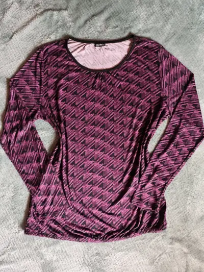 Polera manga larga morada estampada - miniatura 1