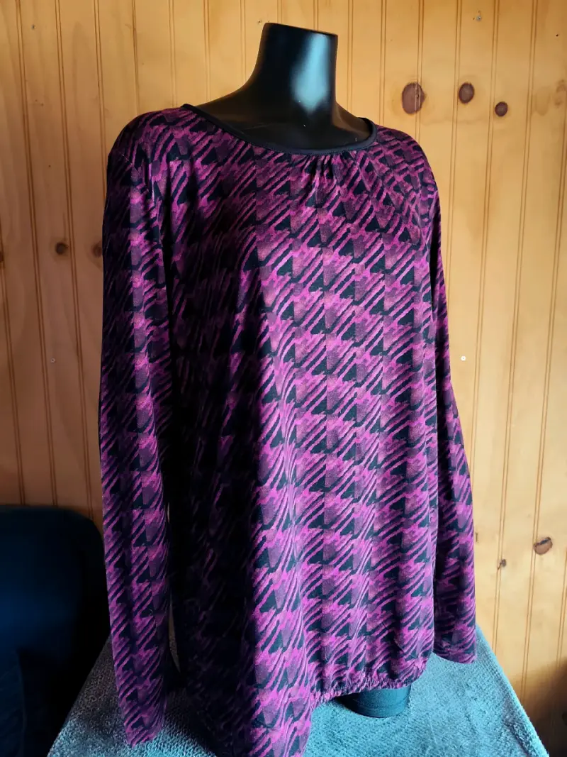 Polera manga larga morada estampada - 2
