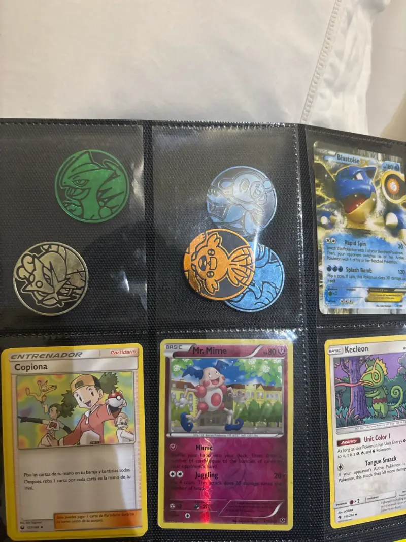 Álbum Pokémon TCG + Zacian V gigante - 4
