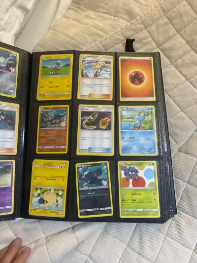 Álbum Pokémon TCG + Zacian V gigante - miniatura 5