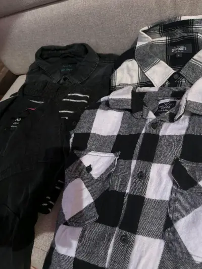 Lote de camisas y suéter negros - miniatura 3